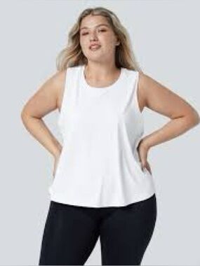 HALARA Relaxed Crewneck Tank Top - White